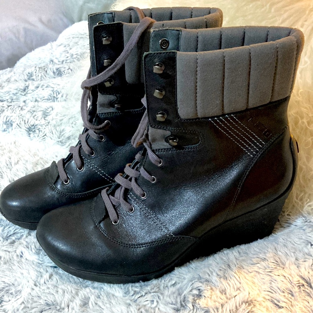 Fun never used. Very good Quality very well-made sturdy wedge boots.